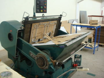 Bergelombang Karton Pedoman datar kekusutan Dan Die-Cutting Machine 5.5kw / 7.5kw